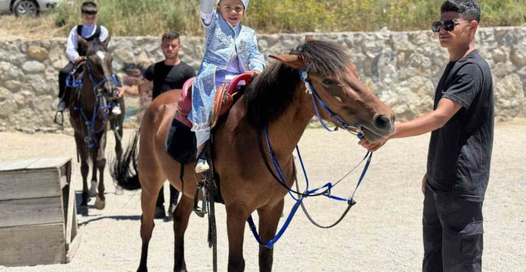 Karabük'te sünnet şöleninde çocuklar ata binip unutulmaz anlar yaşadı