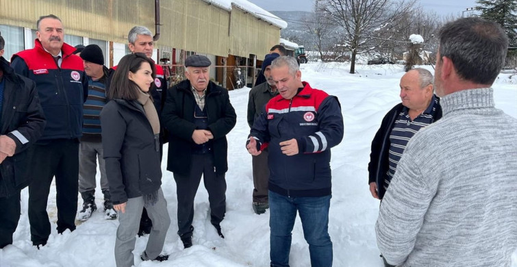 Karabük'te Yoğun Kar Seraları Çökerdi