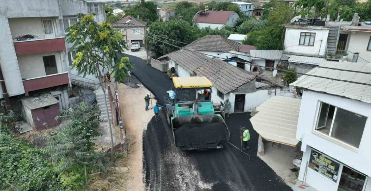 Karacabey’in Yenikaraağaç Mahallesi’nde yollar yenileniyor