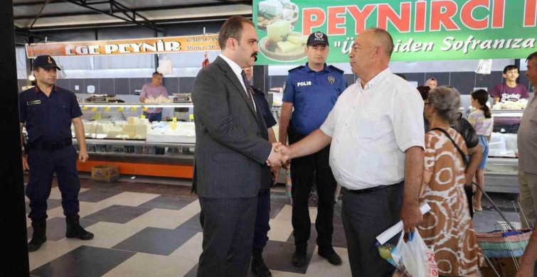 Karacasu kaymakamı İsmail Battal, pazarcı esnafı ve vatandaşlarla buluştu