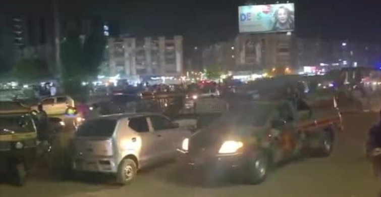 Karaçi'de meydana gelen patlama ve silah sesleriyle ilgili detaylar