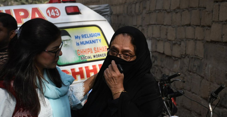 Karaçi'deki Alışveriş Merkezindeki Yangında Ölü Sayısı 14'e Yükseldi