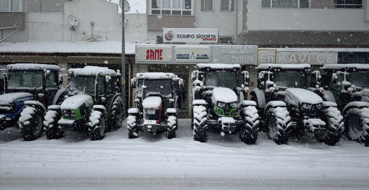 Karadeniz Bölgesi'nde Karla Mücadele: 800 Köy Yolu Kapandı
