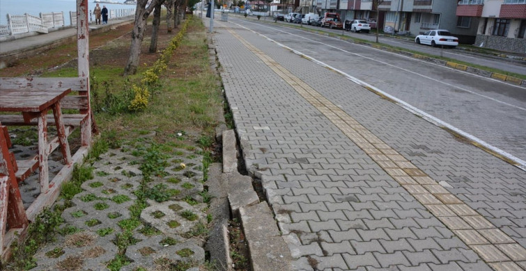 Karadeniz Dalgaları İnebolu Sahilini Tehdit Ediyor