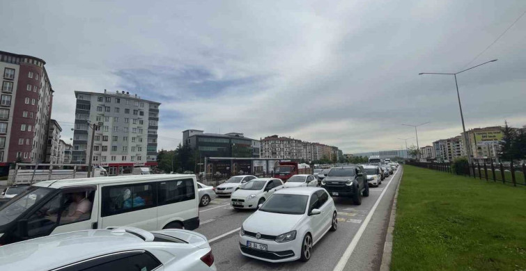 Karadeniz Yolu'nda Kurban Bayramı Yoğunluğu Hava Görüntüleriyle Kaydedildi