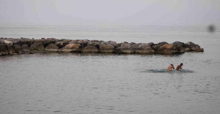 Karadenizli Öğrenciler Akdeniz'de Sıcak Havadan Kaçtı