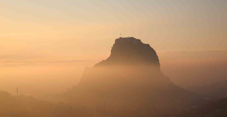 Karahisar Kalesi'nin Sisin İçindeki Büyüsüne Tanık Olun