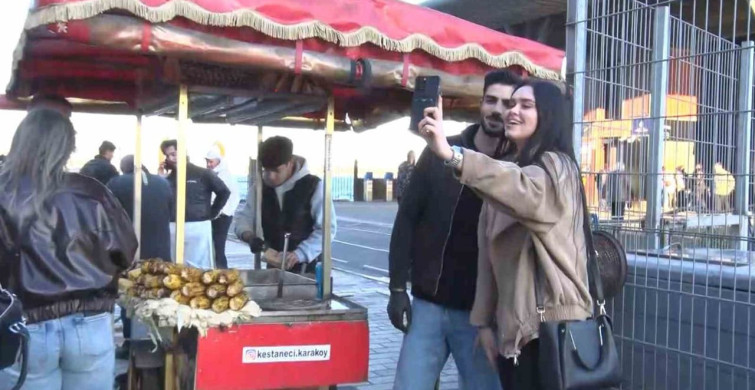 Karaköy'de Turistlerin Gözdesi: Kestaneci Alper Temel