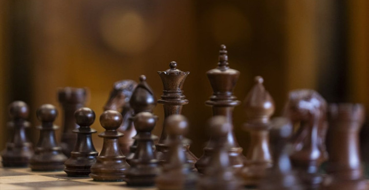 Karaköy'de Yaratıcı Türk Motifli Satranç ve Tavlalar