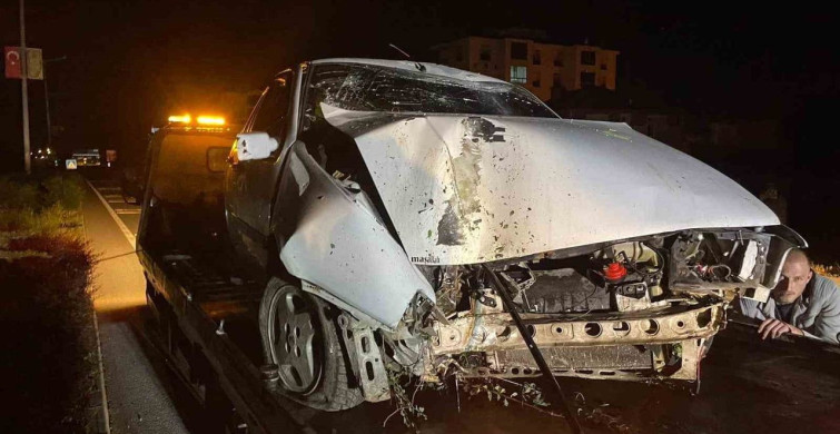 Karaman'da Aydınlatma Direğine Çarpan Otomobilde 1 Yaralı