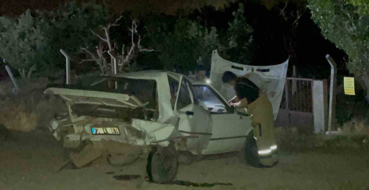 Karaman'da hafif ticari araç otomobile arkadan çarptı: 2 yaralı