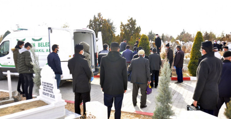 Karaman'da İki kardeş, Birer Saat Arayla Koronavirüsten Hayatını Kaybetti