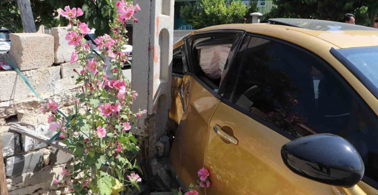 Karaman'da iki otomobilin çarpıştığı kazada 3 kişi yaralandı