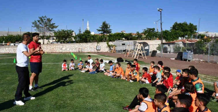 Karaman’da İl Özel İdaresi’nin ücretsiz yaz futbol kursu başladı