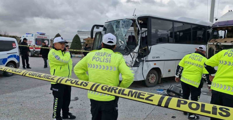 Karaman'da İşçi Servisi ile Tır Çarpıştı