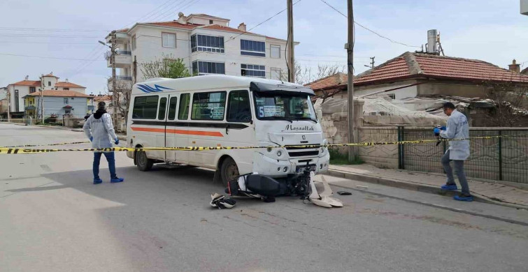 Karaman'da Minibüs Elektrikli Bisiklete Çarptı: İki Çocuk Ağır Yaralı