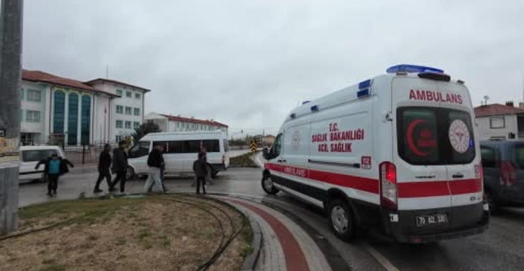 Karaman'da Minibüs ve Motosiklet Çarpıştı