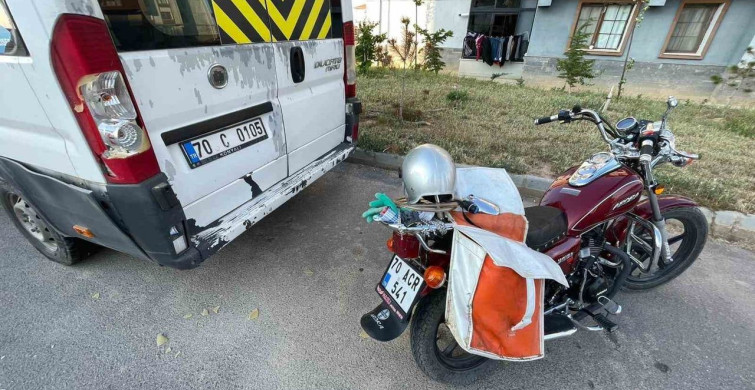 Karaman'da minibüse çarpan motosiklet sürücüsü yaralandı