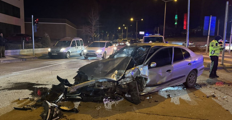 Karaman'da Polisten Kaçan Şüphelilerin Trafik Kazası: 3 Yaralı
