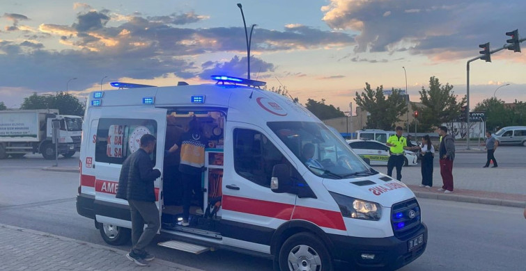 Karaman'da Yolcu Minibüsü ile Otomobil Çarpıştı: 2 Yaralı
