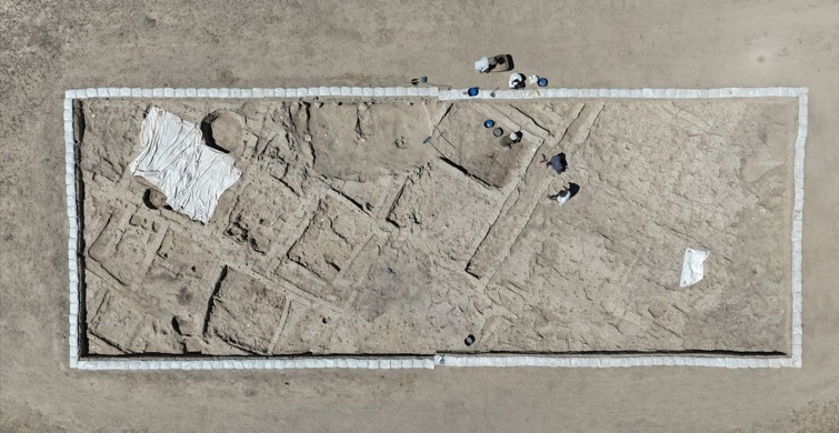 Karaman'daki Canhasan 3 Höyüğü'nde Tarihi Sokak Yapıları Keşfediliyor