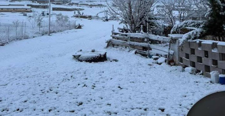 Karapınar’da Nisan Ayında Yoğun Kar Yağışı