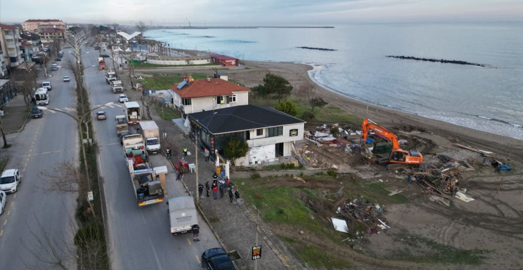 Karasu'da Riskli Yapılar Yıkıldı