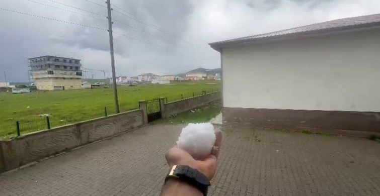 Karayazı'da Beklenmedik Dolu Yağışı