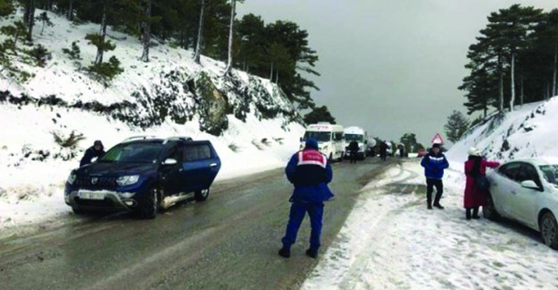 Karda Mahsur Kalan 200 Kişi Kurtarıldı