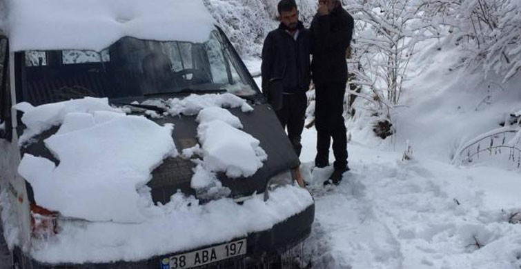 Karda Mahsur Kalan Sürücü 17 Saat Sonra Kurtarıldı