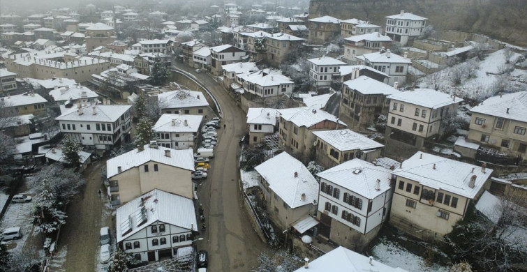 Karla Kaplanan Tarihi Safranbolu Konakları