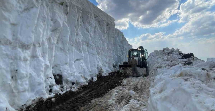 Karlı yollar göçerler için açılıyor