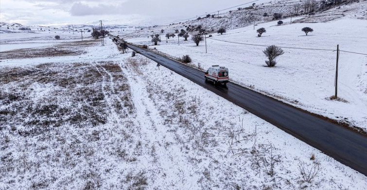 Karlı Yollarda Hayat Kurtaran Kadın Paramedikler