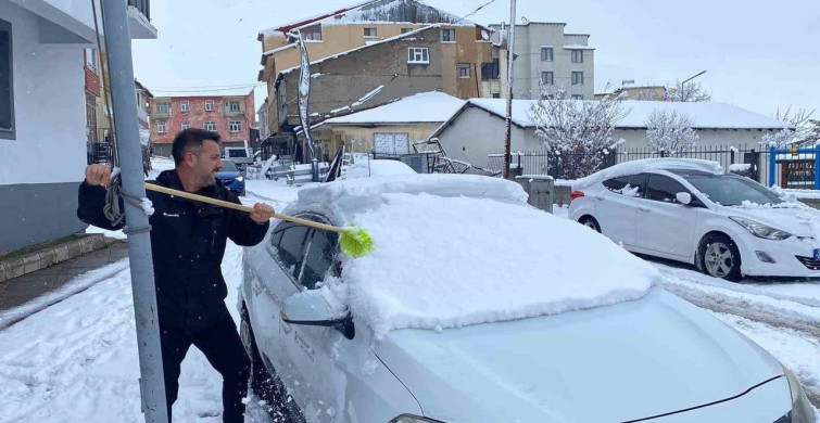 Karlıova İklim Şaşkınlığı: Nisan'da Kar yağışı