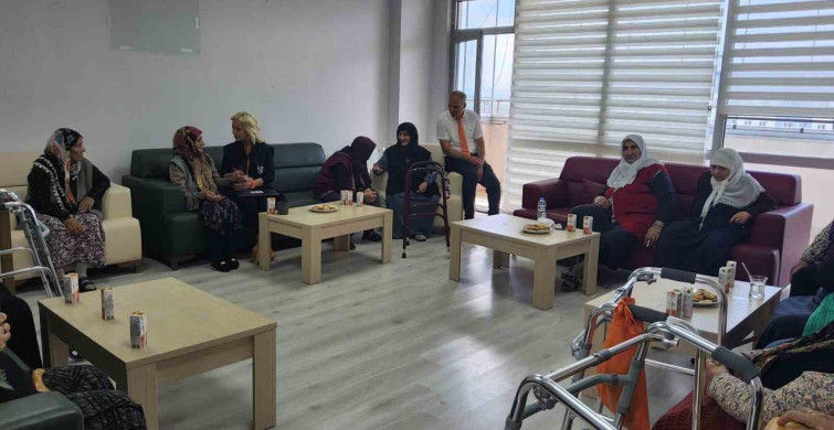 Kars açık kapı'dan huzurevi sakinlerine anlamlı ziyaret