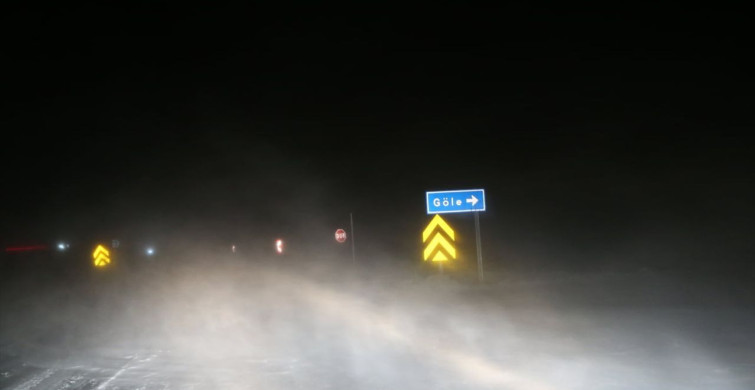 Kars-Göle Kara Yolu Kar ve Tipi Nedeniyle Kapandı