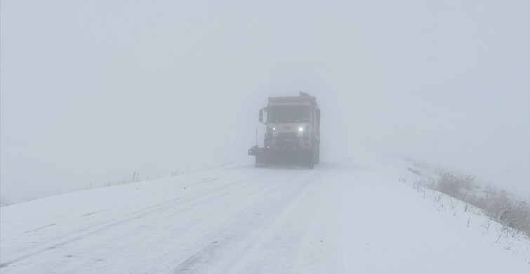 Kars-Göle Kara Yolunda Kar ve Sis Ulaşımı Olumsuz Etkiliyor