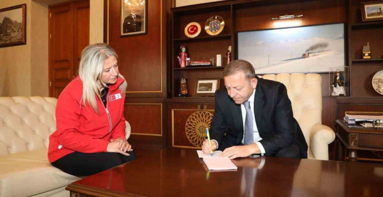 Kars Valisi Ziya Polat’tan Türk Kızılay’a Destek