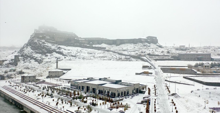 Kars ve Ardahan'da Kar Yağışı ile Sis Yaşamı Olumsuz Etkiliyor