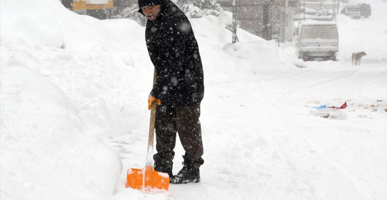 Kars ve Ardahan'da Yoğun Kar Yağışı Etkili Oluyor