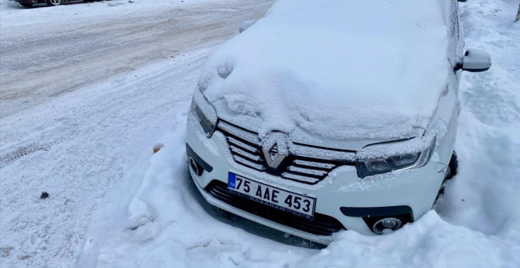 Kars'ın Köyleri Beyaz Bir Tabakayla Kaplandı