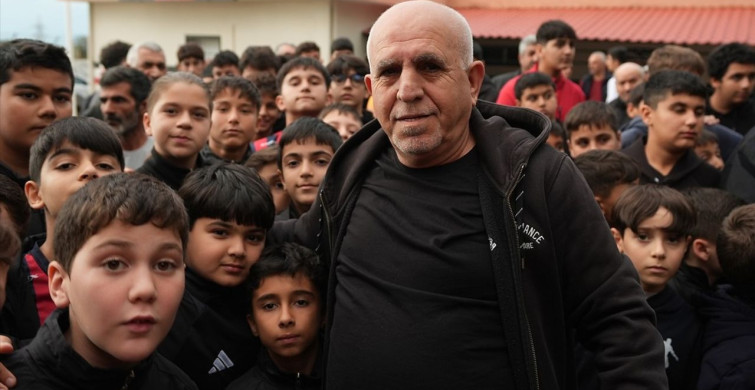 Karşıyaka'da Sporcu Velileri Halı Sahaya Tepki Gösterdi