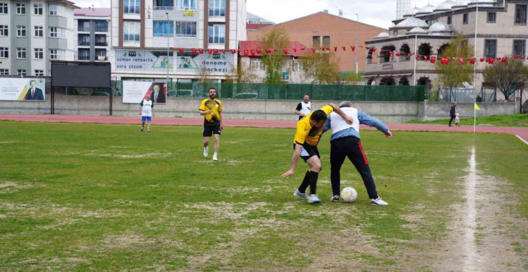 Kars'ta 19 Mayıs Coşkusu: Kardeşlik ve Dostluk Maçı Gerçekleşti