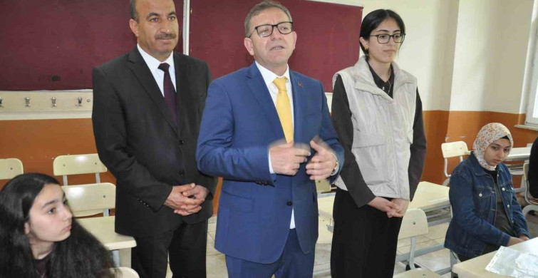 Kars’ta 53 bin 676 öğrenci karne sevinci yaşadı, yaz tatili başladı