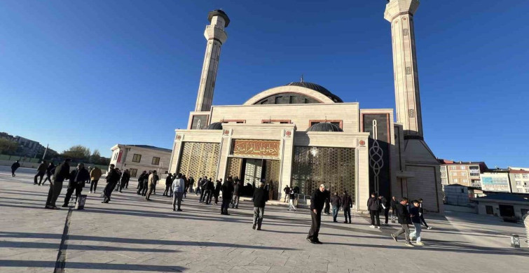 Kars'ta Bayram Namazı Coşkusu
