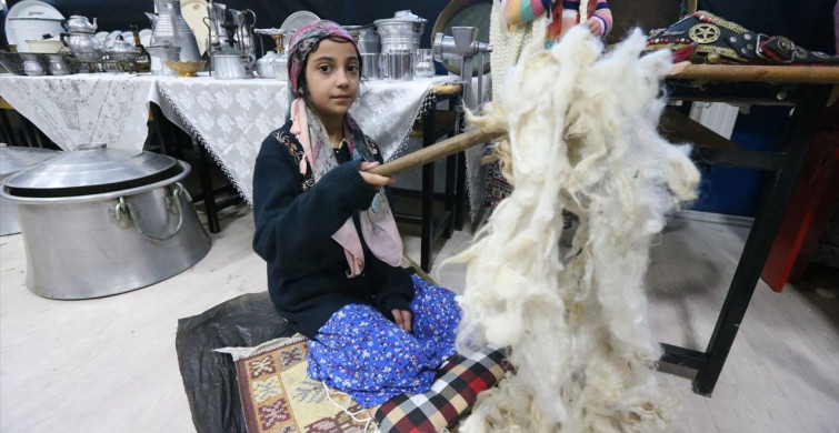 Kars'ta Geçmişten Geleceğe Köprü: Asırlık Eşyalarla Kültürel Miras Sergisi