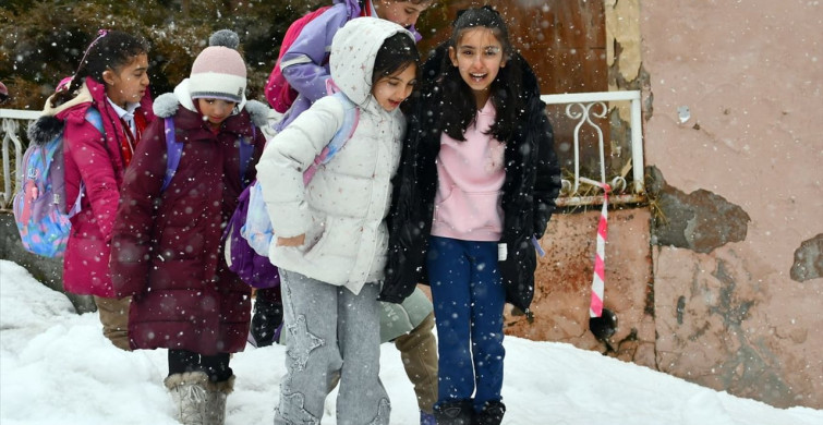 Kars'ta İlkbahar Kar Fırtınası