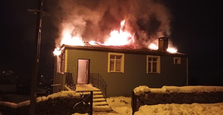 Kars'ta İmamın Evinde Yangın Çıktı