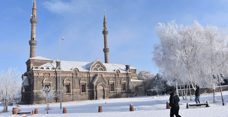 Kars'ta Kar Yağışı Başladı