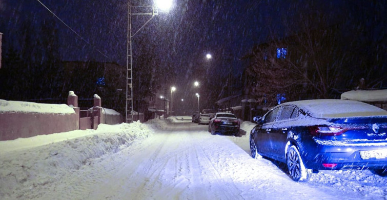Kars'ta Kar Yağışı Etkisini Gösteriyor